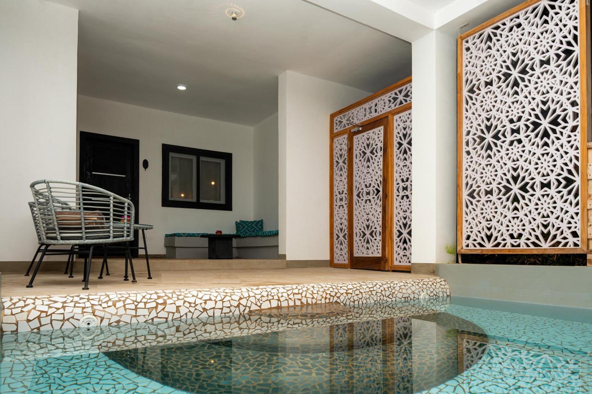 Opera Hotel 2*